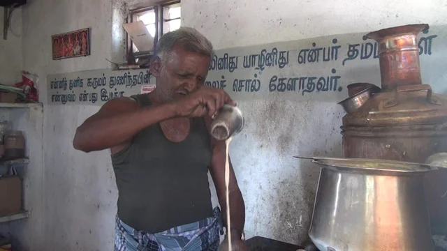 டீ போடும் கந்தசாமி