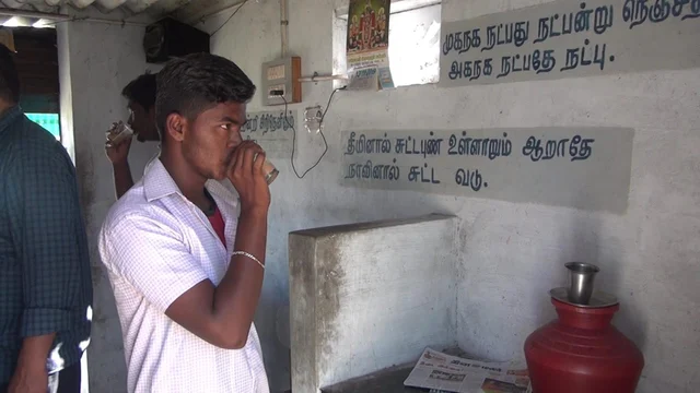 டீ குடித்துக்கொண்டே குறள் வாசிப்பு
