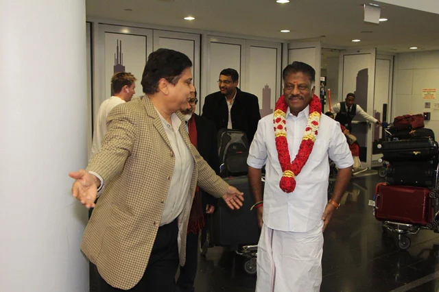 அமெரிக்காவில் ஓ.பி.எஸ்.