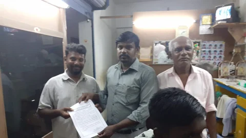 கோரிக்கை நோட்டீஸ் கொடுக்கும் ஆசிரியர்