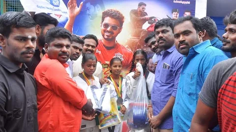 வீராங்கனைகளுக்கு உதவும் விஜய் ரசிகர்கள்