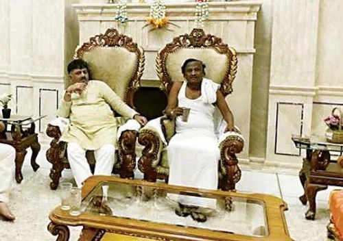 காங்கிரஸ் தலைவர் சிவக்குமாருடன் நாகராஜ்