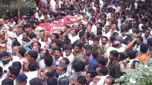 கொலை செய்யப்பட்ட தாசில்தாருக்கு அஞ்சலி.