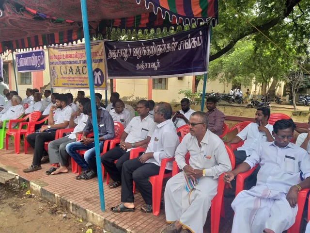வழக்கறிஞர்கள் உண்ணாவிரத போராட்டம்