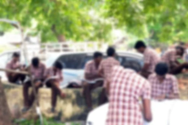 திருக்குறள் எழுதும் தண்டனை பெற்றவர்கள்