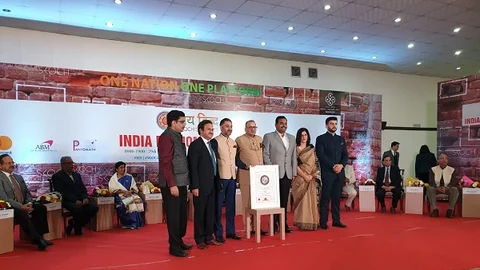 ஸ்கோச் விருது பெறும் துணை ஆணையர் சரவணன்