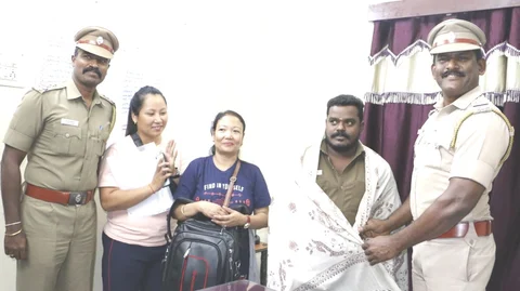 ஆட்டோ ஓட்டுநரைப் பாராட்டிய காவல்துறை
