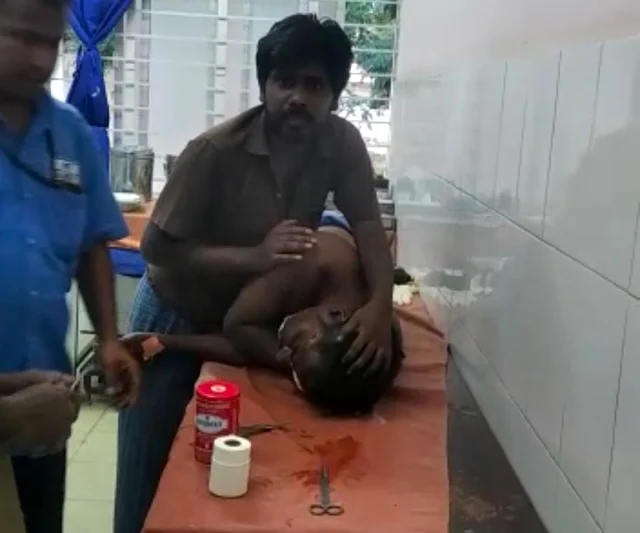 தையல் போடும் துப்புரவுப் பணியாளர்