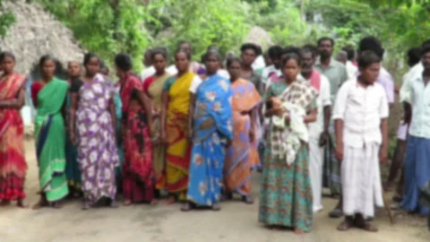 கைக்குழந்தையுடன் மாற்றுத்திறனாளி பெண்