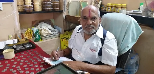 கடை உரிமையாளர் ராமகிருஷ்ணன்