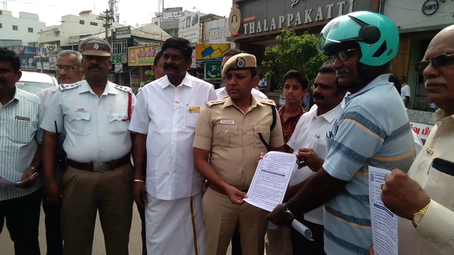 எஸ்.பி பாண்டியராஜன் தொடங்கி வைத்தபோது...