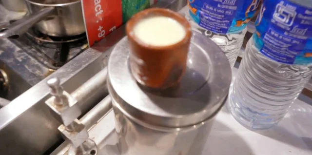மண் குவளை டீக்கடை