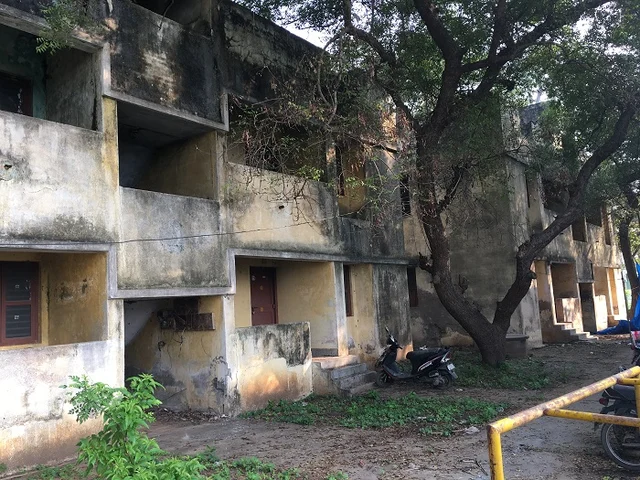 எஸ்.ஐ தற்கொலை செய்துகொண்ட காவலர் குடியிருப்பு