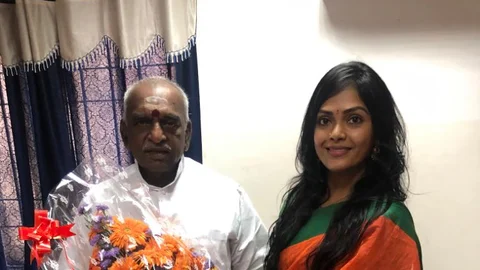 பொன்னாருடன் நடிகை ஜெயலட்சுமி