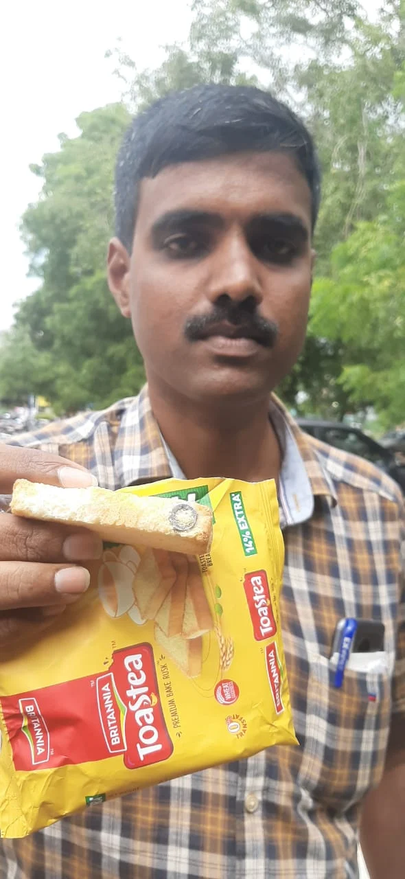 நட்டு உள்ள ரஸ்க்குடன் விவேகானந்தன்