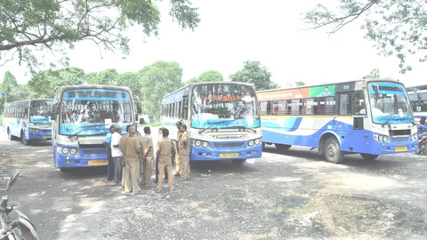 ஜப்தி செய்யப்பட்ட பேருந்துகள்