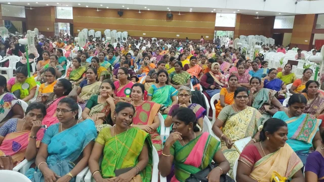 விழாவில் பங்கேற்ற ஆசிரியர் மற்றும் மாணவர்கள்