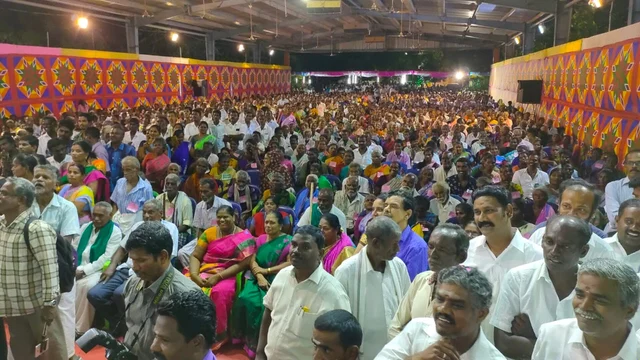 விழாவில் பங்கேற்ற பயனாளிகள்
