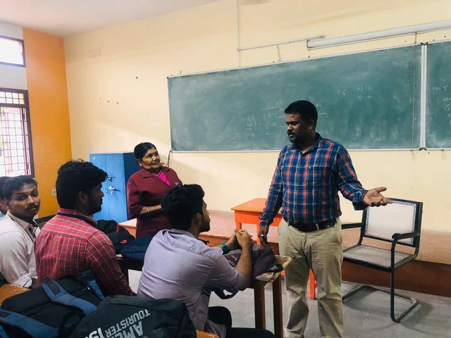 மல்லிகாவுடன் பேராசிரியர் அருள் சுரேஷ்