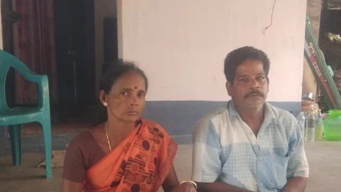 மனைவியுடன் வேல்முருகன்