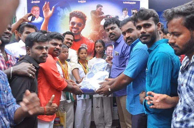 விஜய் ரசிகர்கள்