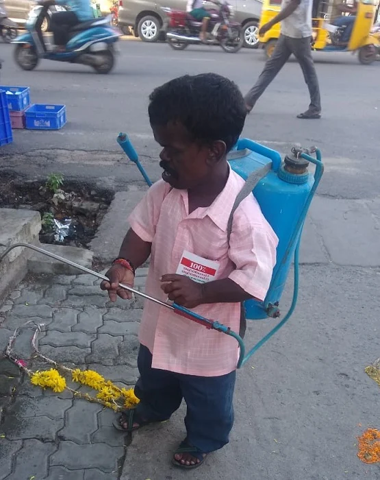 கொசு மருந்து அடிக்கும் ஜோசப்