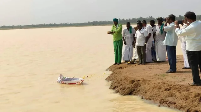 நூதனப் போராட்டம்