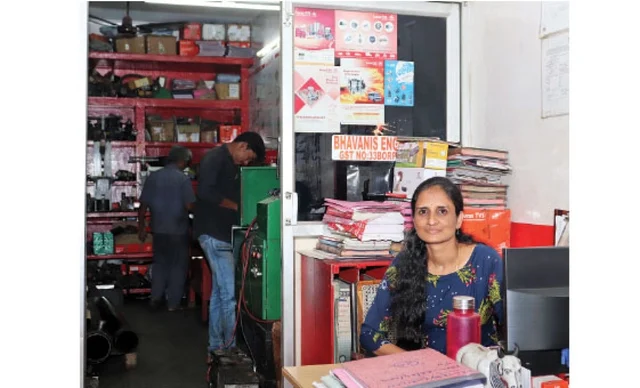 அன்று சில லட்சங்களில் முதலீடு... இன்று டர்ன் ஓவர் ரூ.7 கோடி! - சத்யபிரியாவின் `கன'ரக பயணம்!