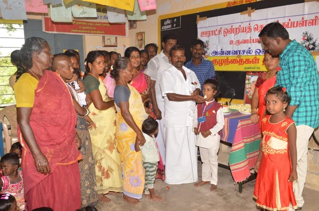உறுதிமொழி எடுத்துக்கொண்ட பெற்றோர்கள்