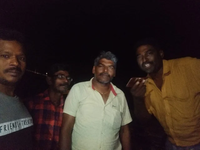 முதியவரை மீட்க உதவிய மீனவர்கள்