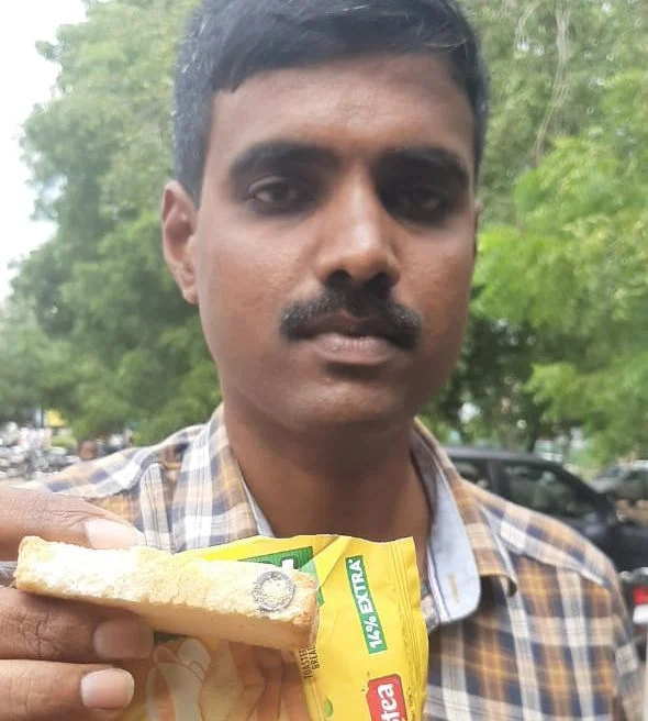நட்டு உள்ள ரஸ்க்குடன் விவேகானந்தன்