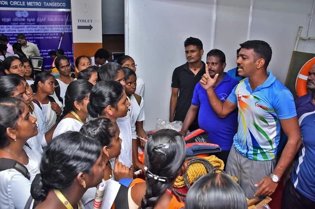 `எங்களால் மட்டும் முடியாது; மக்களும் இணைய வேண்டும்..!' - பேரிடர் மேலாண்மை குறித்து ராதாகிருஷ்ணன்