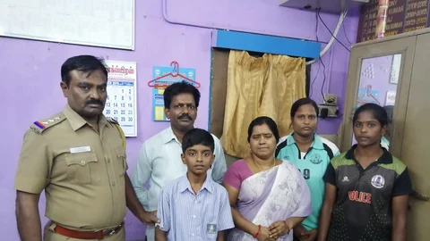 மாணவனுடன் போலீஸ்