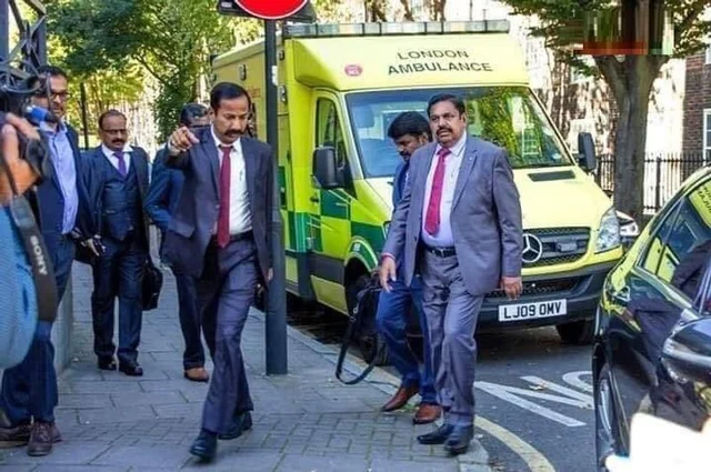ஈ.பி.எஸ் 8,835; ஓ.பி.எஸ் 5,700 - இருவரின் வெளிநாட்டுப் பயணத்தால் இத்தனை கோடி வரும்... ஆனா...