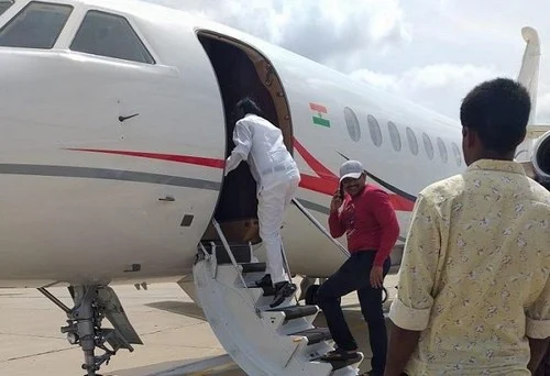 தனி விமானத்தில் பறக்கும் எம்.எல்.ஏ நாகராஜ்