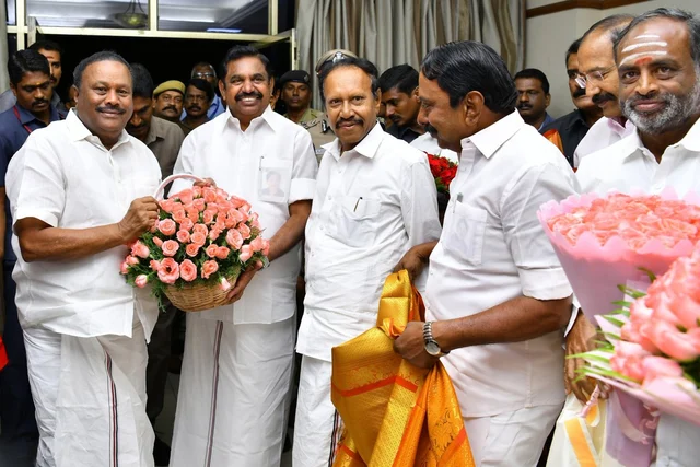 எடப்பாடிக்கு வரவேற்பு