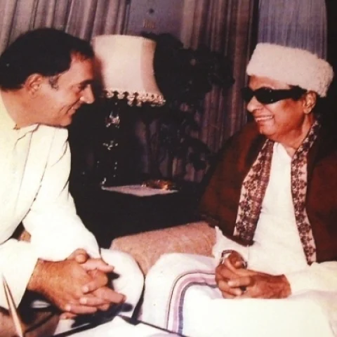 ராஜீவ் காந்தியுடன் எம்.ஜி.ஆர்