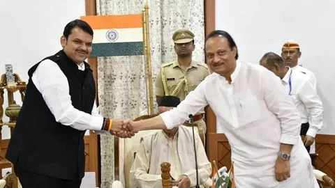பட்னாவிஸ் - அஜித் பவார்