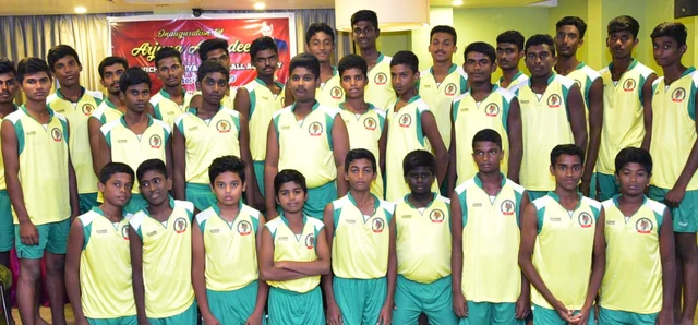 பழனிச்சாமி வாலிபால் அகாடமி மாணவர்கள்