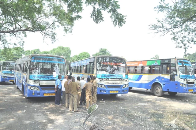 ஜப்தி செய்யப்பட்ட பேருந்துகள்