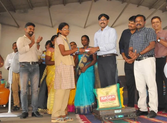 பிளாஸ்டிக் மறுசுழற்சி திட்டத்தை முன்னெடுத்த திருப்பூர் கலெக்டர்
