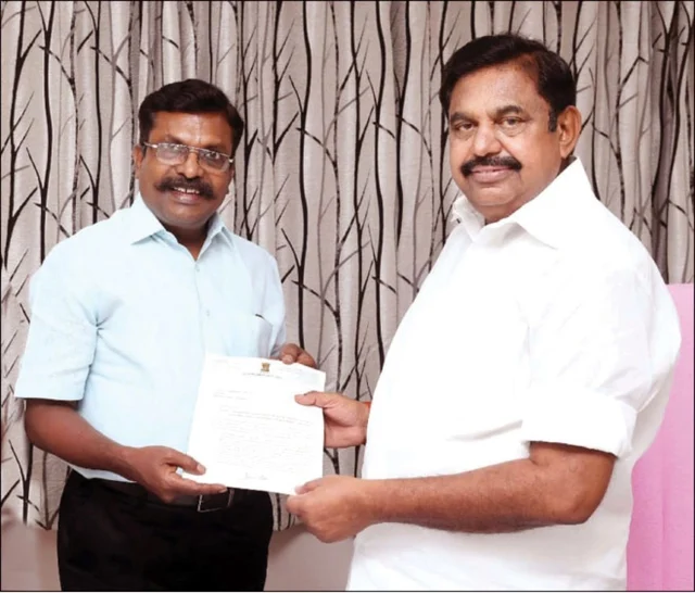 'கழற்றிவிட்டு' களமாடும் அ.தி.மு.க... 'தாராளம்' காட்டாத தி.மு.க... - உள்ளாட்சி கூட்டணி உள்குத்து!