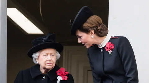 Queen Elizebeth and Kate Middleton