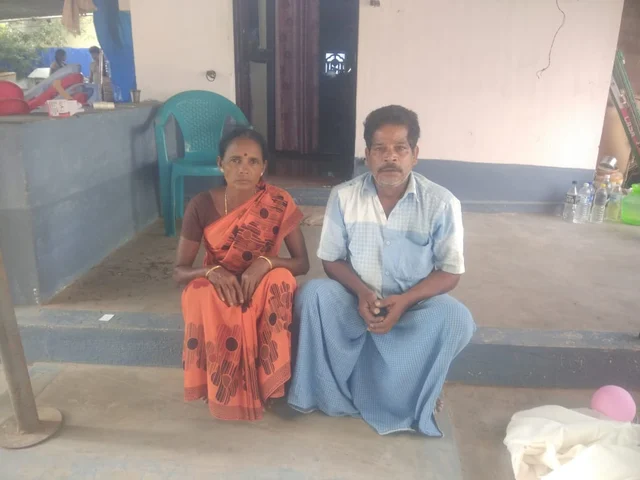 மனைவியுடன் வேல்முருகன்