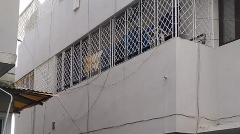 ஓய்வு பெற்ற அரசு ஊழியர் வீடு