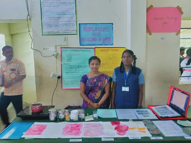 ஆசிரியருடன் அர்ச்சனா
