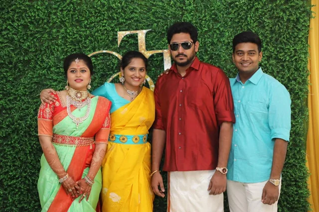 நிச்சயதார்த்தத்தில்