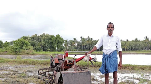 உழவுப் பணியில் ரகுபதி
