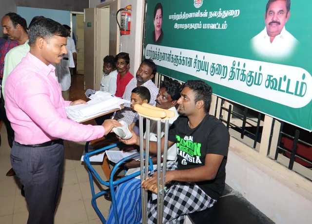 குறைதீர் கூட்டத்தில் ஆட்சியர் வீரராகவ ராவ்.