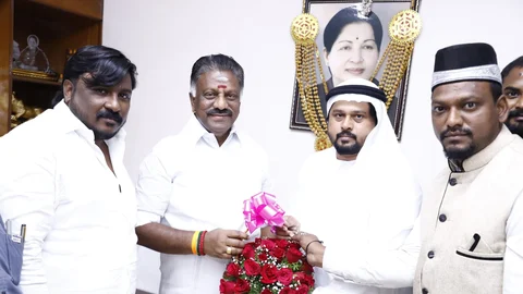 துணை முதல்வருடன் ஜெ.எம்.பஷீர்